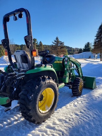 Photo of 2005 John Deere 3520