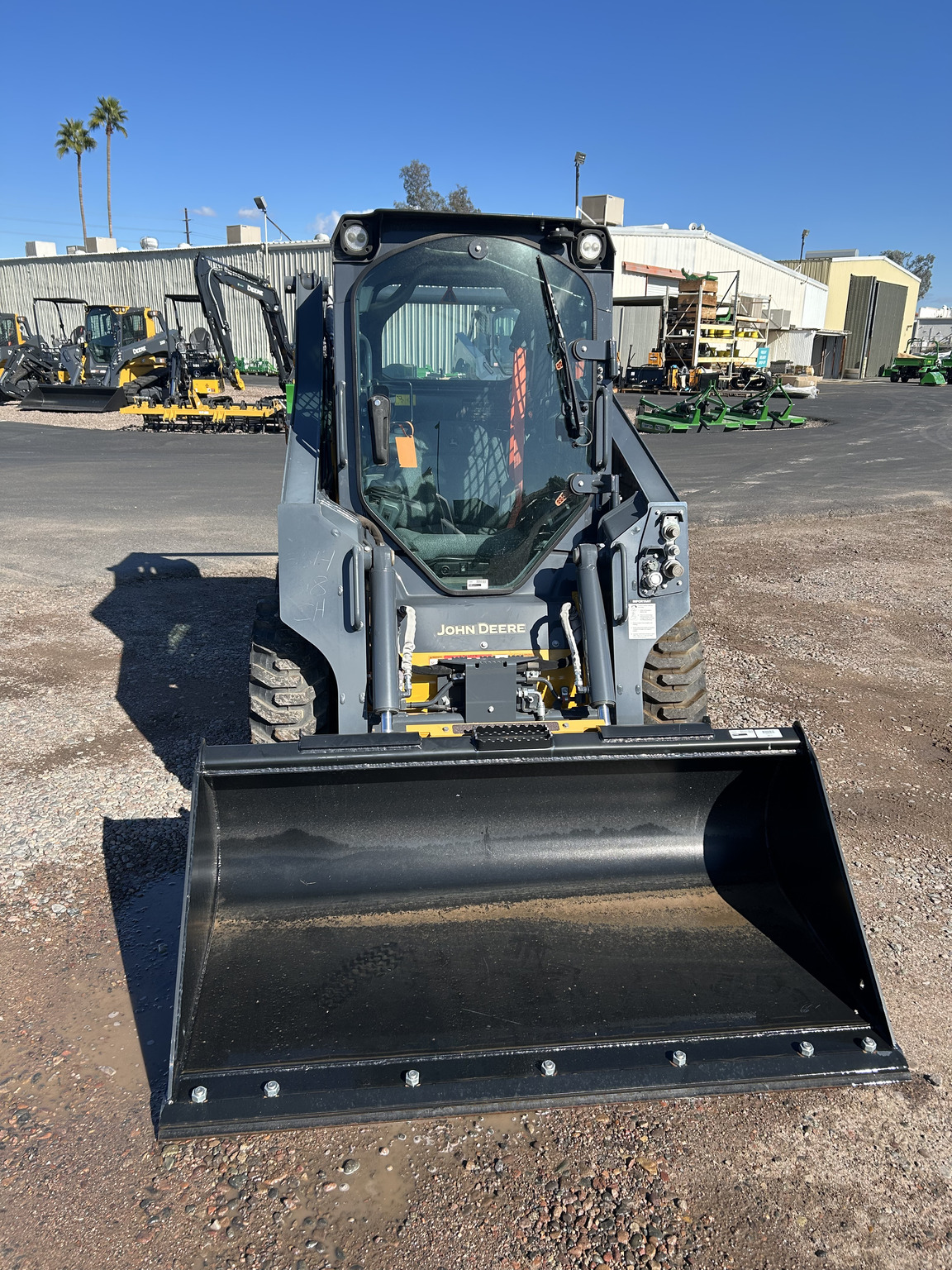 2022 John Deere 318G Image 7