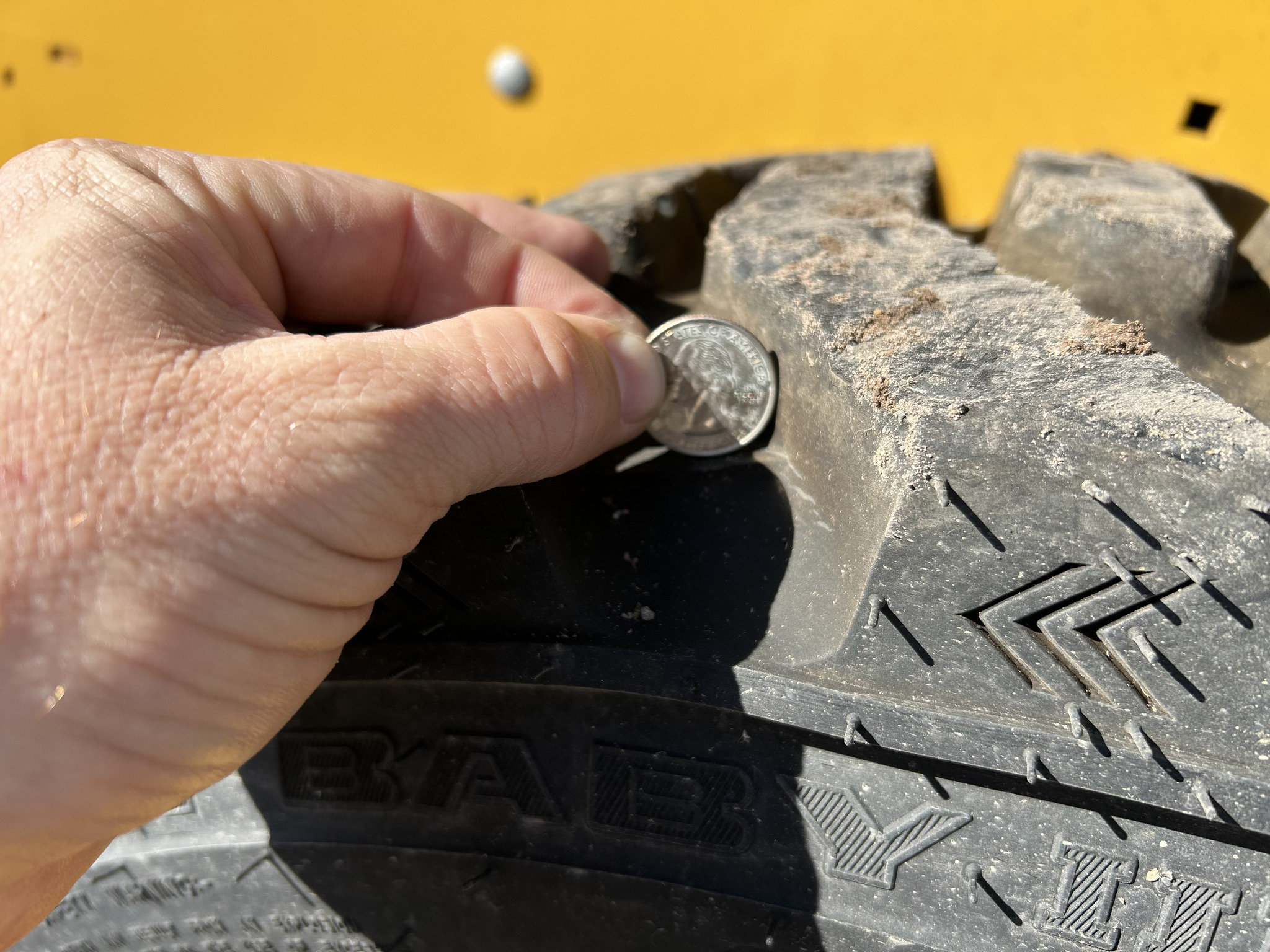 2022 John Deere 318G Image 9