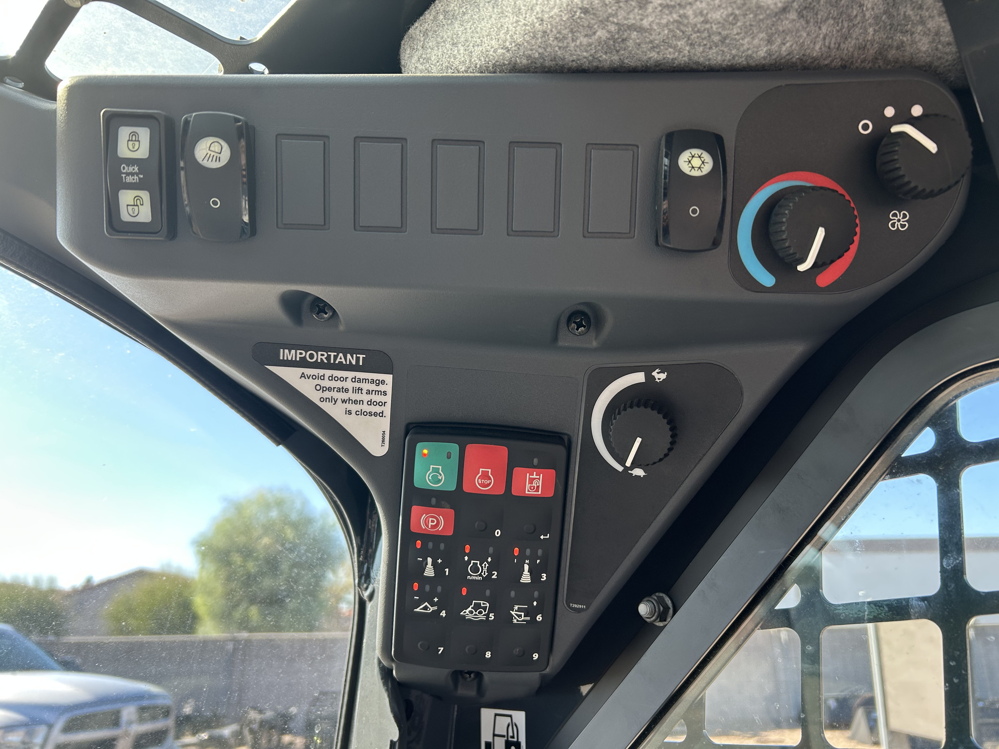 2022 John Deere 318G Image 16