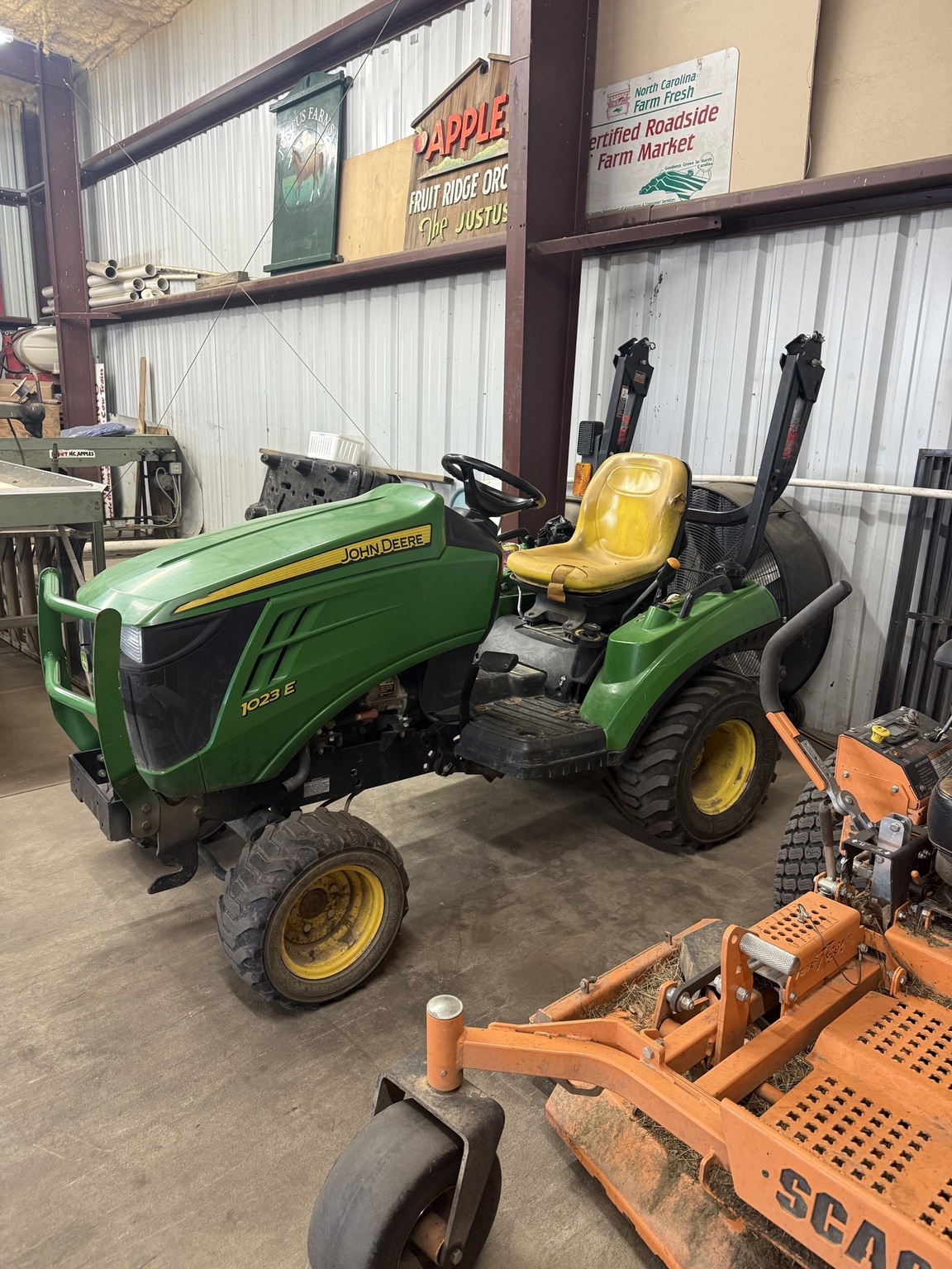 2017 John Deere 1023E Image 1
