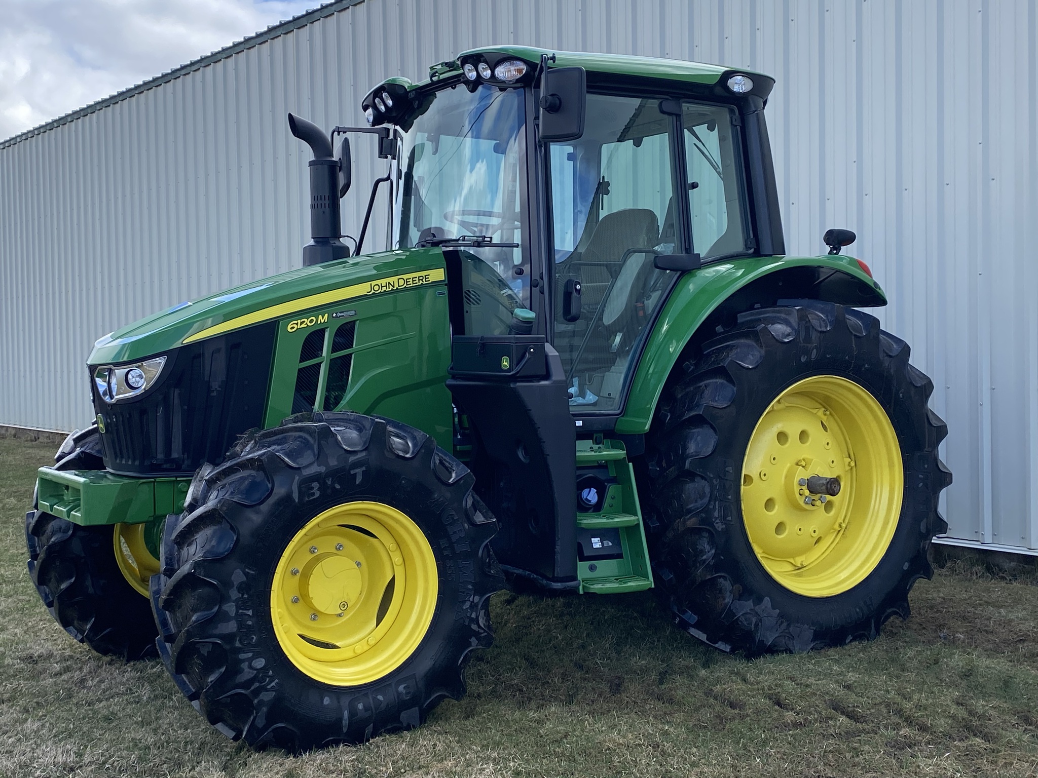 2025 John Deere 6120M Image 5
