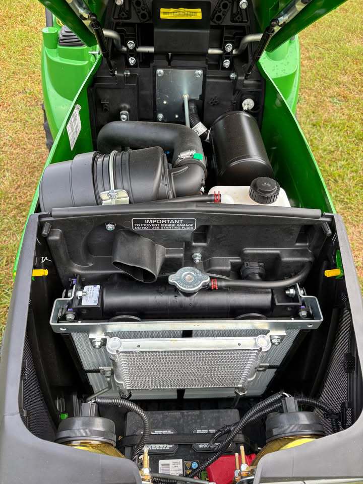 2025 John Deere 1023E Image 5