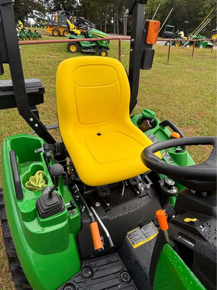 2025 John Deere 1023E Image 6