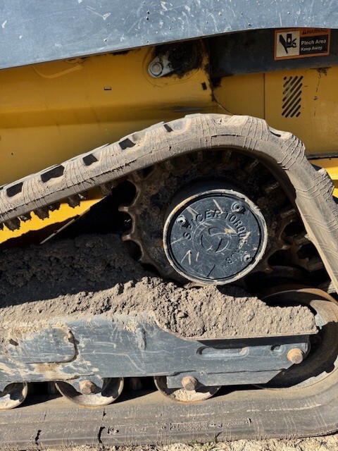 2023 John Deere 325G Image 11