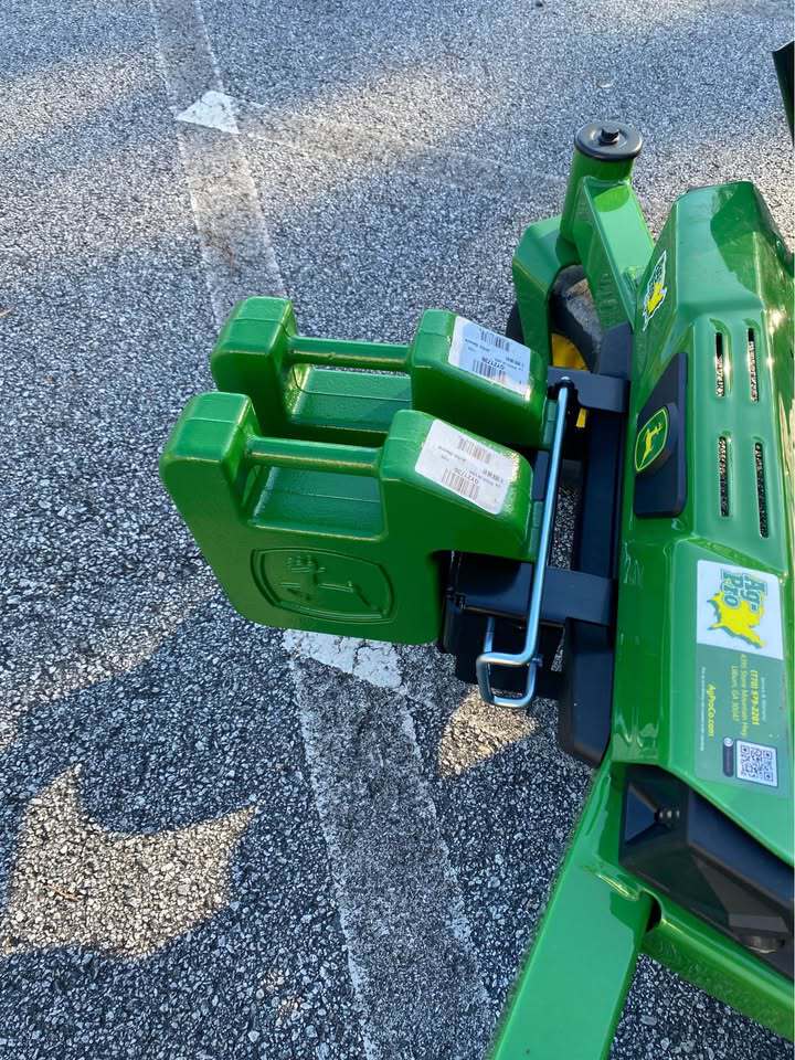 2025 John Deere Z320 Image 5