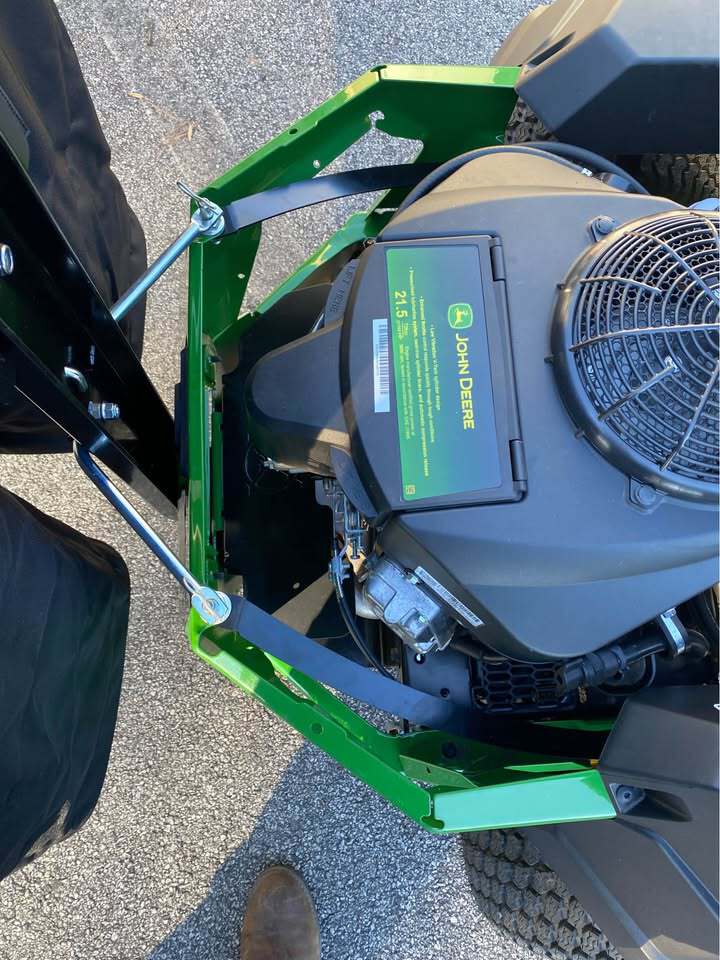 2025 John Deere Z320 Image 7