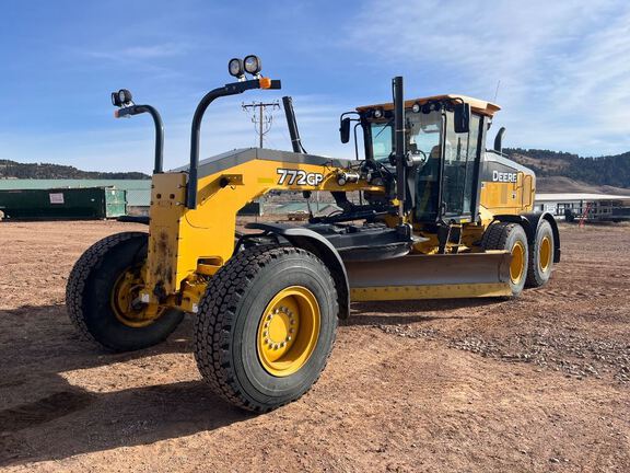 Photo of a 2020 John Deere 772G