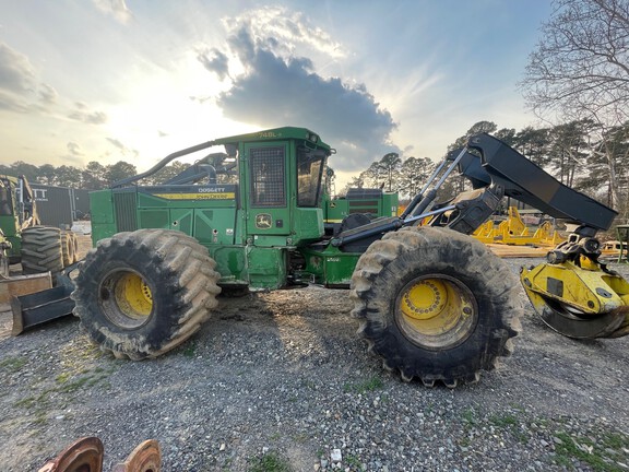 2023 John Deere 748LB