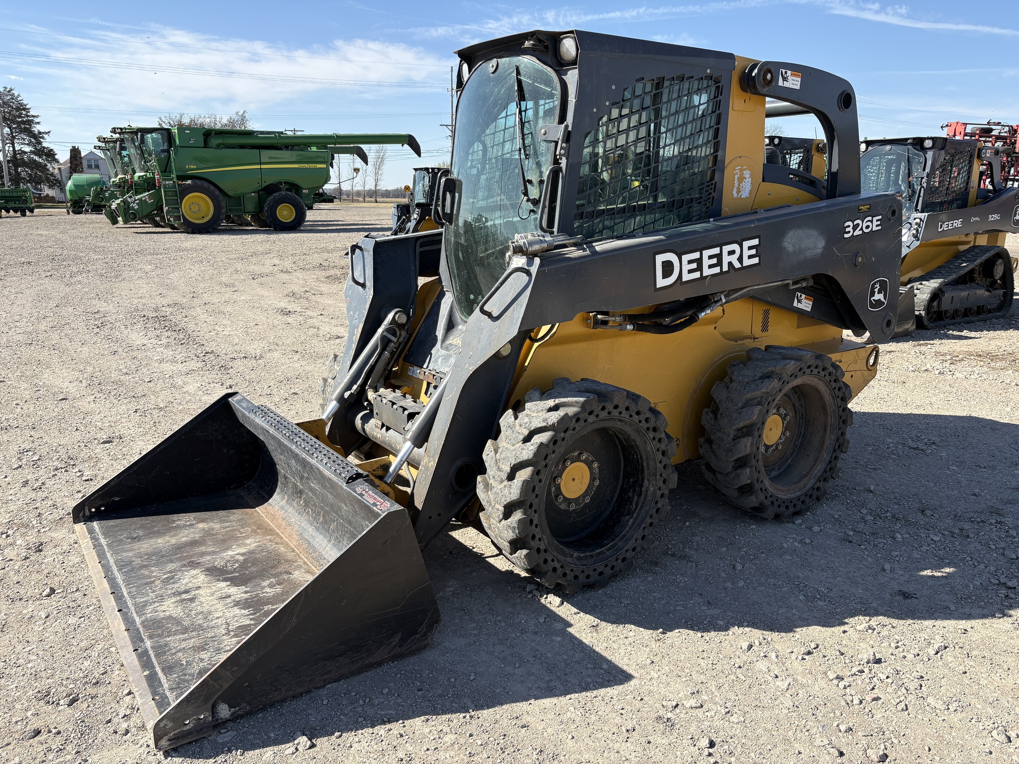 2015 John Deere 326E Image 4