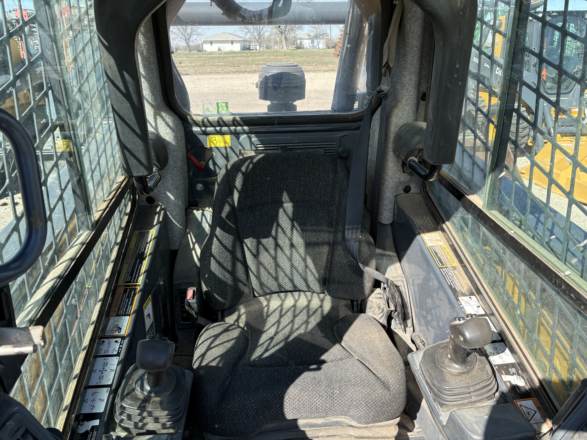 2015 John Deere 326E Image 6