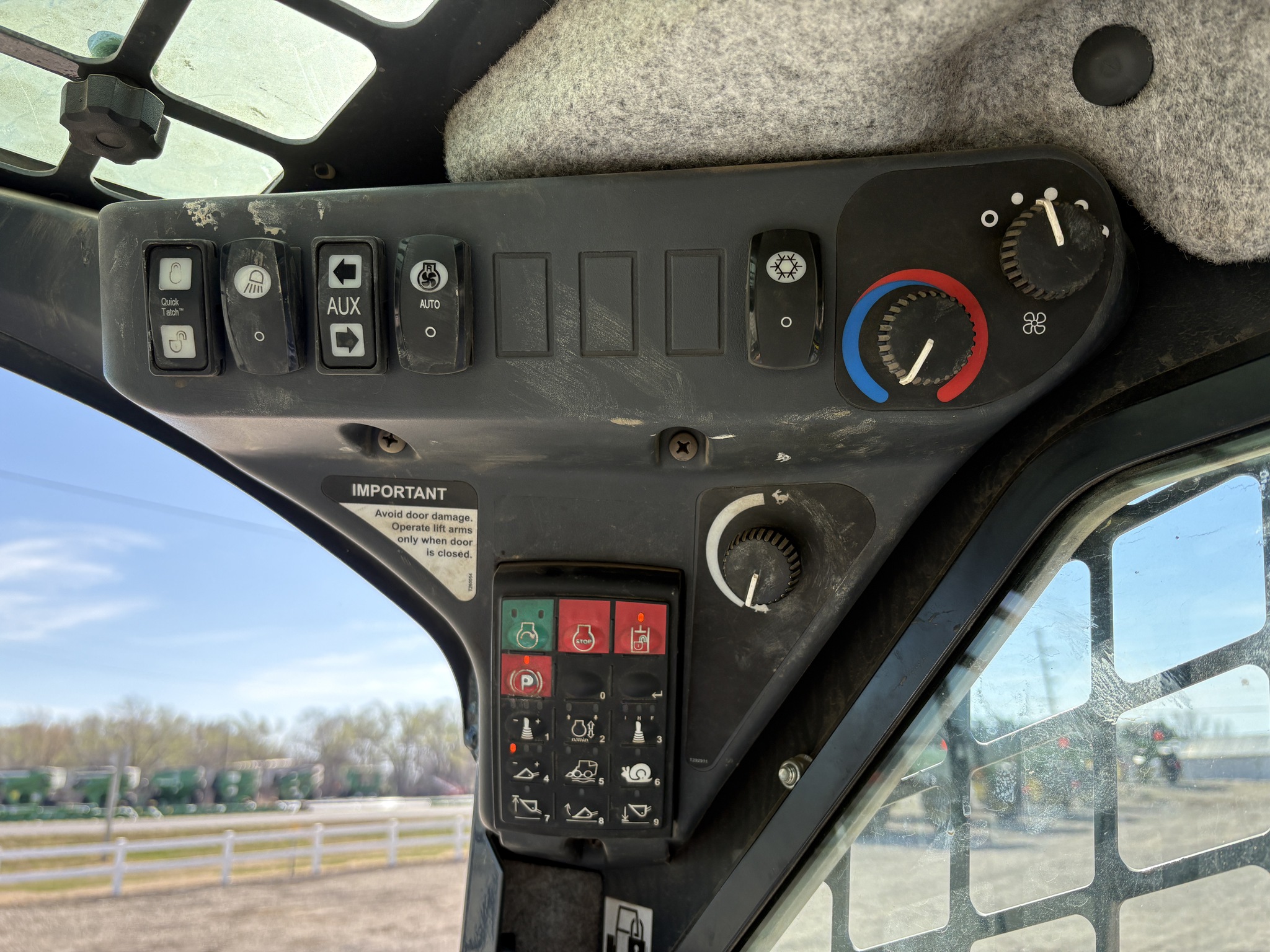 2015 John Deere 326E Image 7