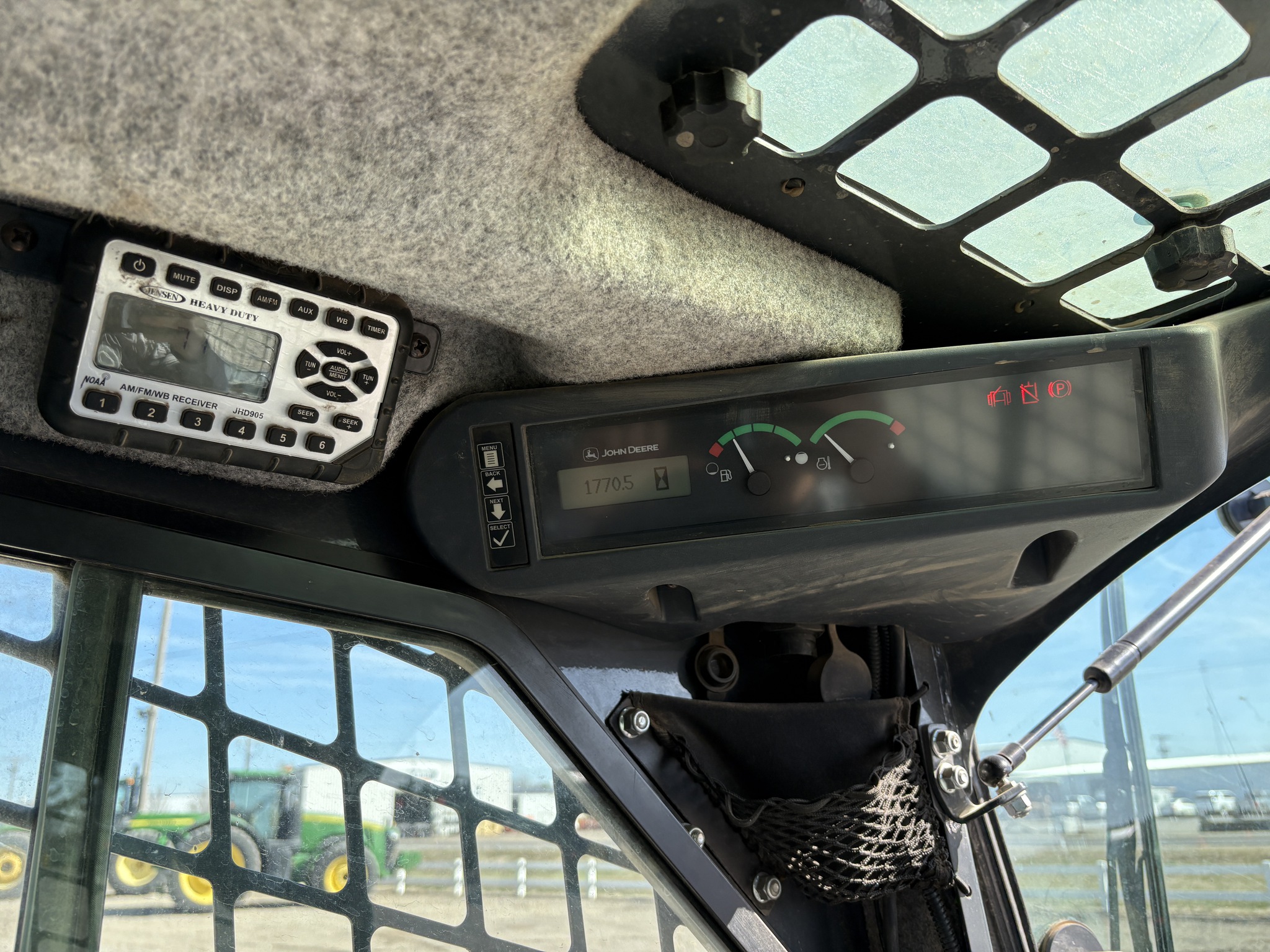 2015 John Deere 326E Image 8