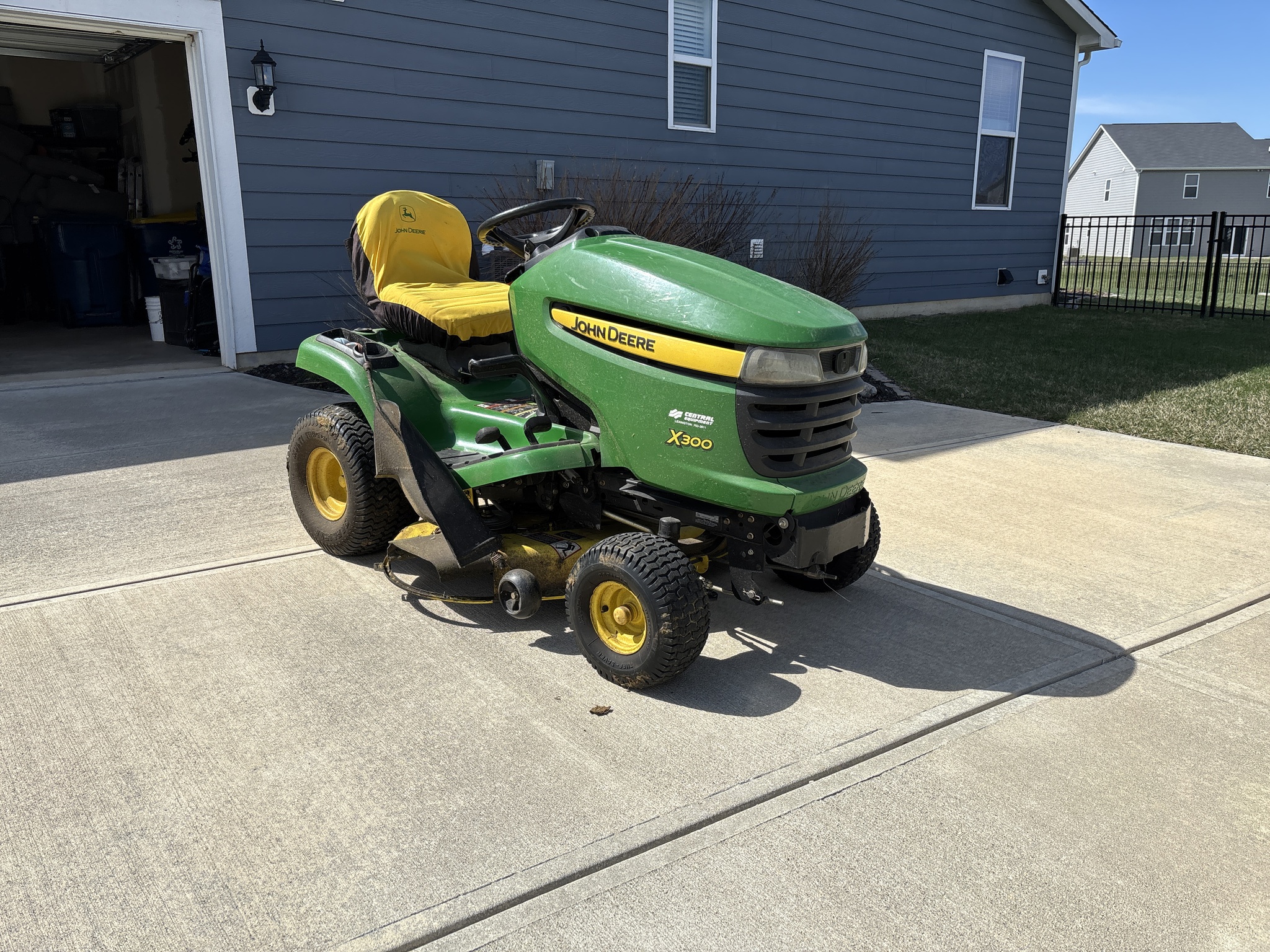 Used 2006 John Deere X300 Lawn & Garden Tractors at Koenig Equipment in Knightstown, IN - PhotoXL2
