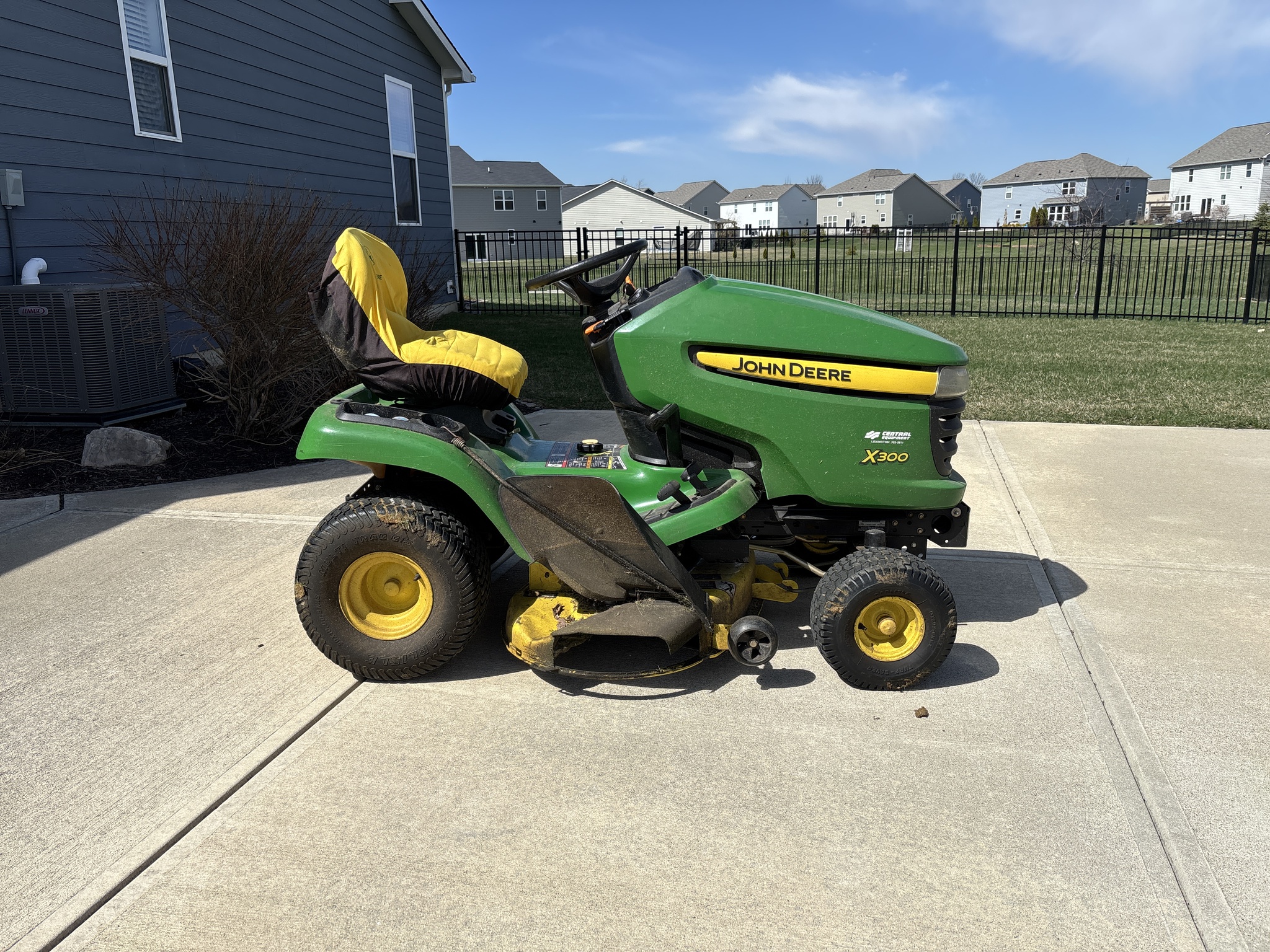 Used 2006 John Deere X300 Lawn & Garden Tractors at Koenig Equipment in Knightstown, IN - PhotoXL3