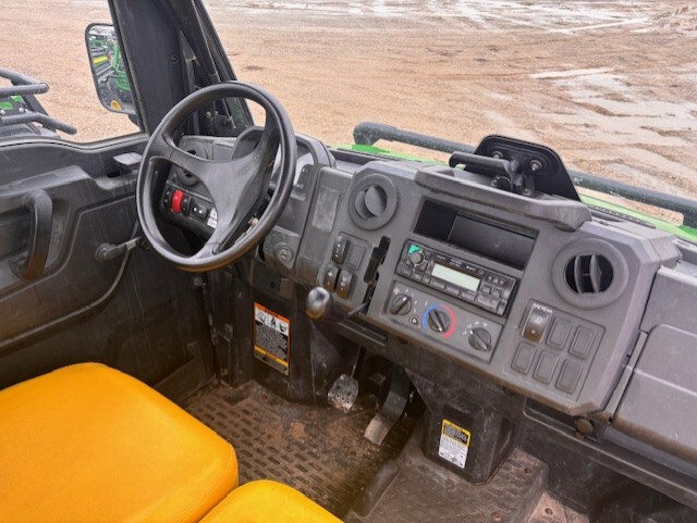 2020 John Deere XUV835M HVAC Cab Image 5