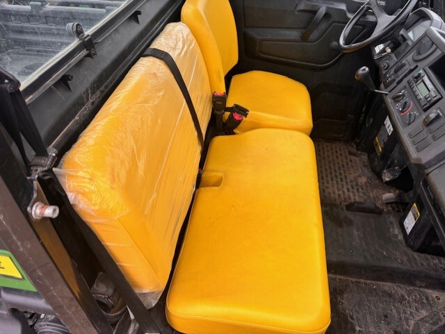 2020 John Deere XUV835M HVAC Cab Image 6