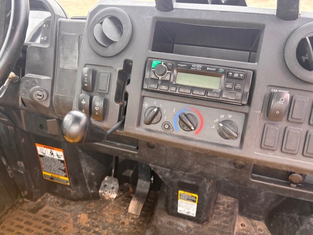 2020 John Deere XUV835M HVAC Cab Image 7