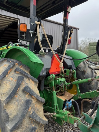 2020 John Deere 5075E Photo 3