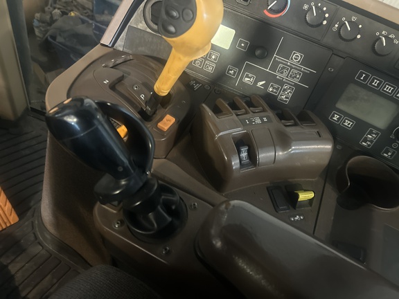 Used 2009 John Deere 7830 Row Crop Tractors at Horizon Ag & Turf in Edmonton West, AB - Photo8