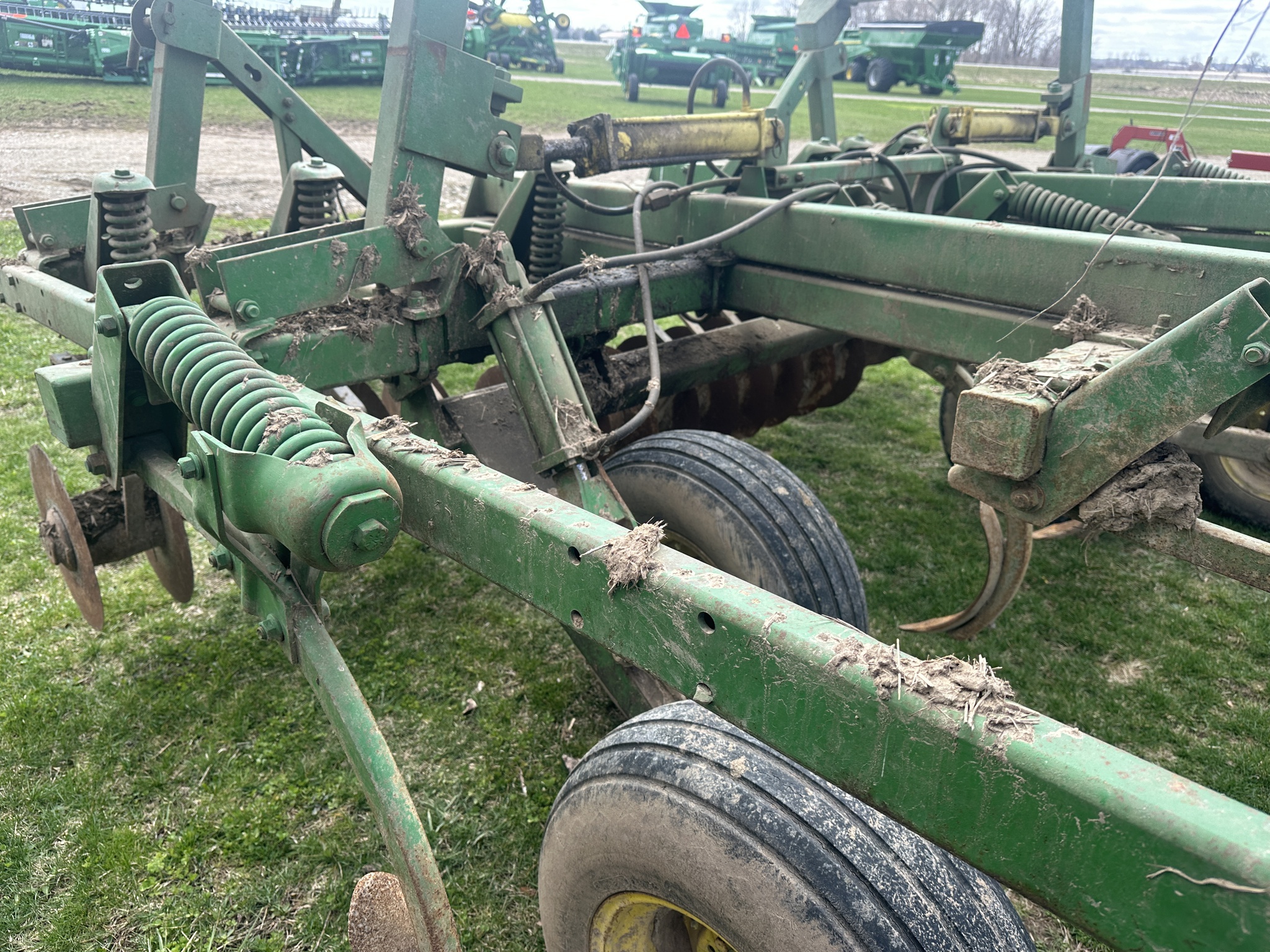 1984 John Deere 712 Image 6