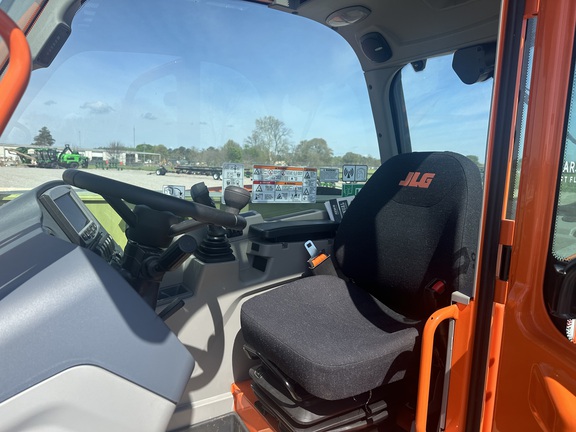 2025 JLG AG823