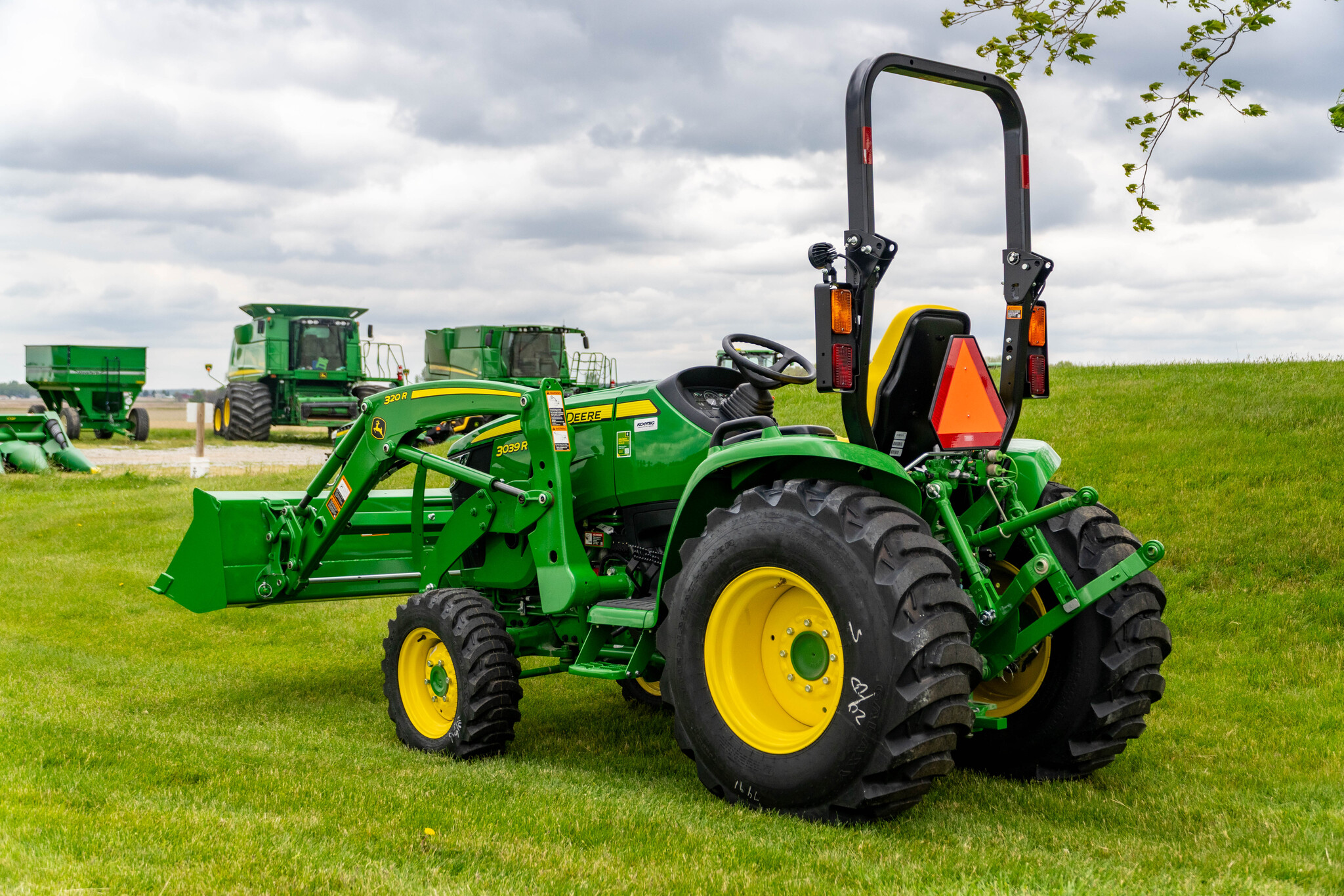 New In-Stock 2026 John Deere 3039R Compact Utility Tractors at Koenig Equipment in Bloomington, IN - PhotoXL4