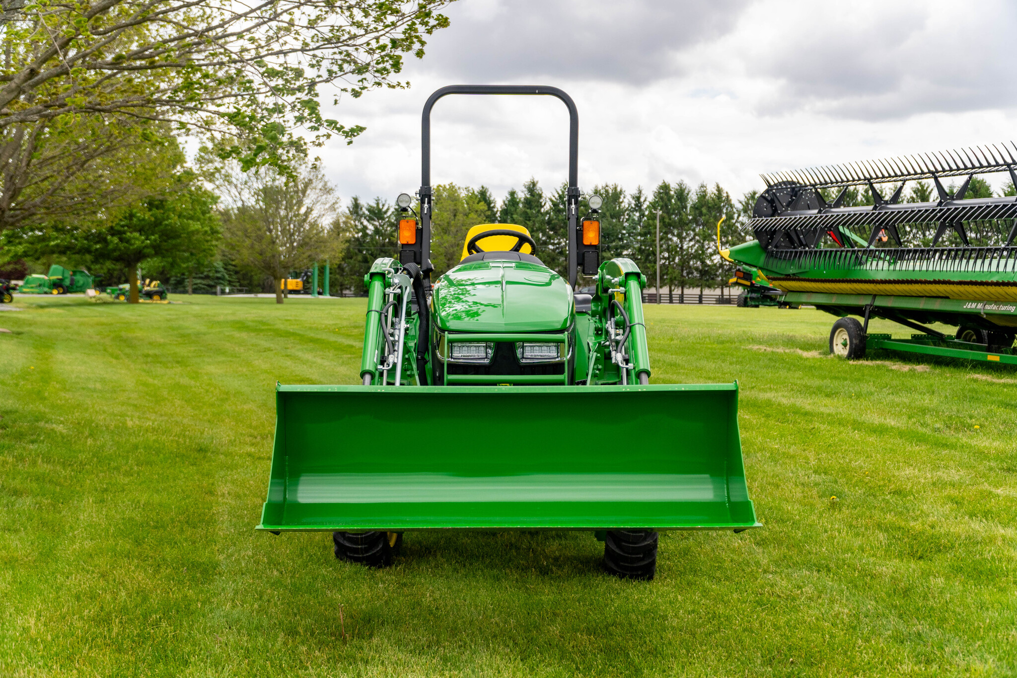 New In-Stock 2026 John Deere 3039R Compact Utility Tractors at Koenig Equipment in Bloomington, IN - PhotoXL1