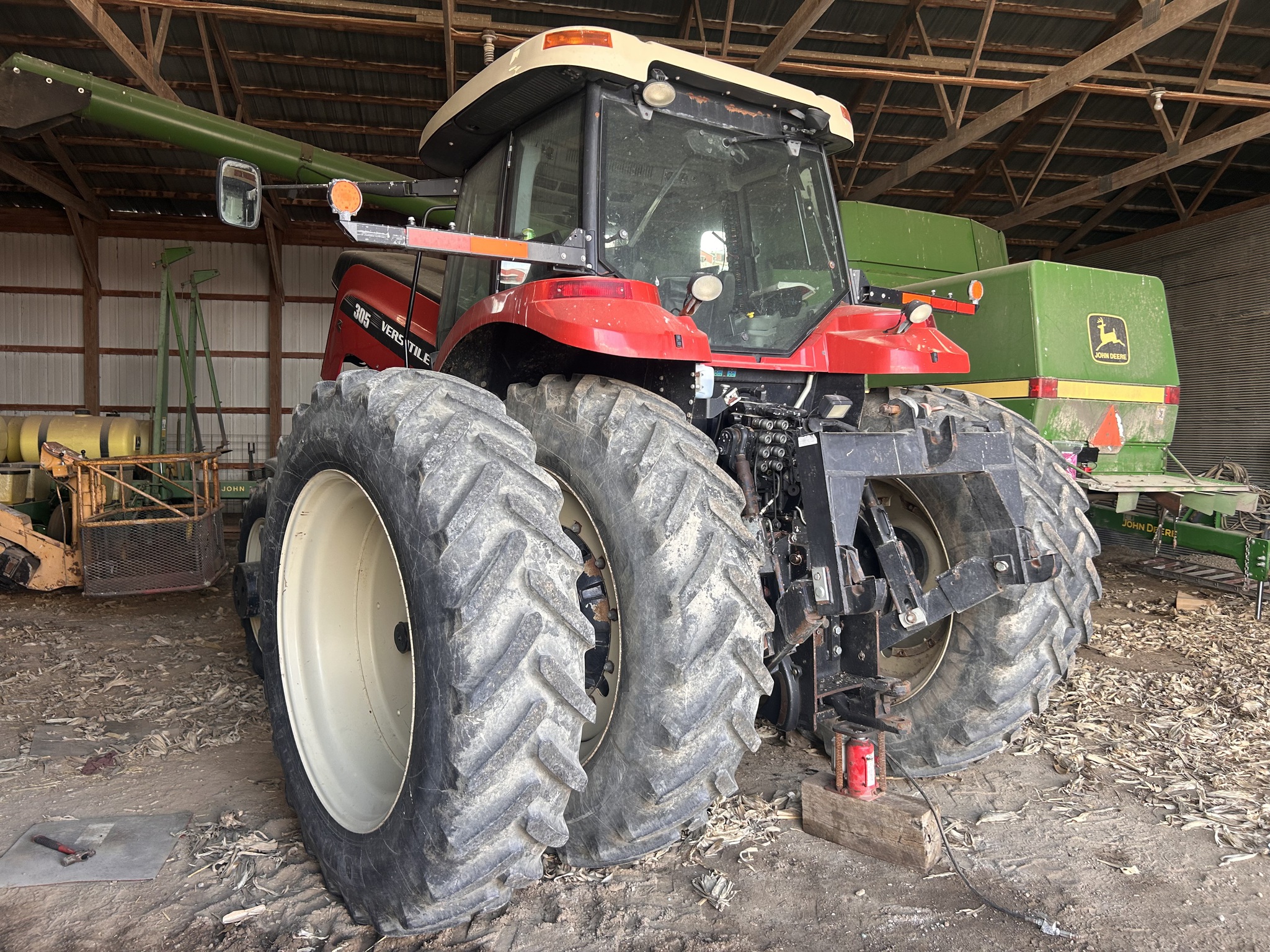 2012 Versatile 305 MFWD Image 1