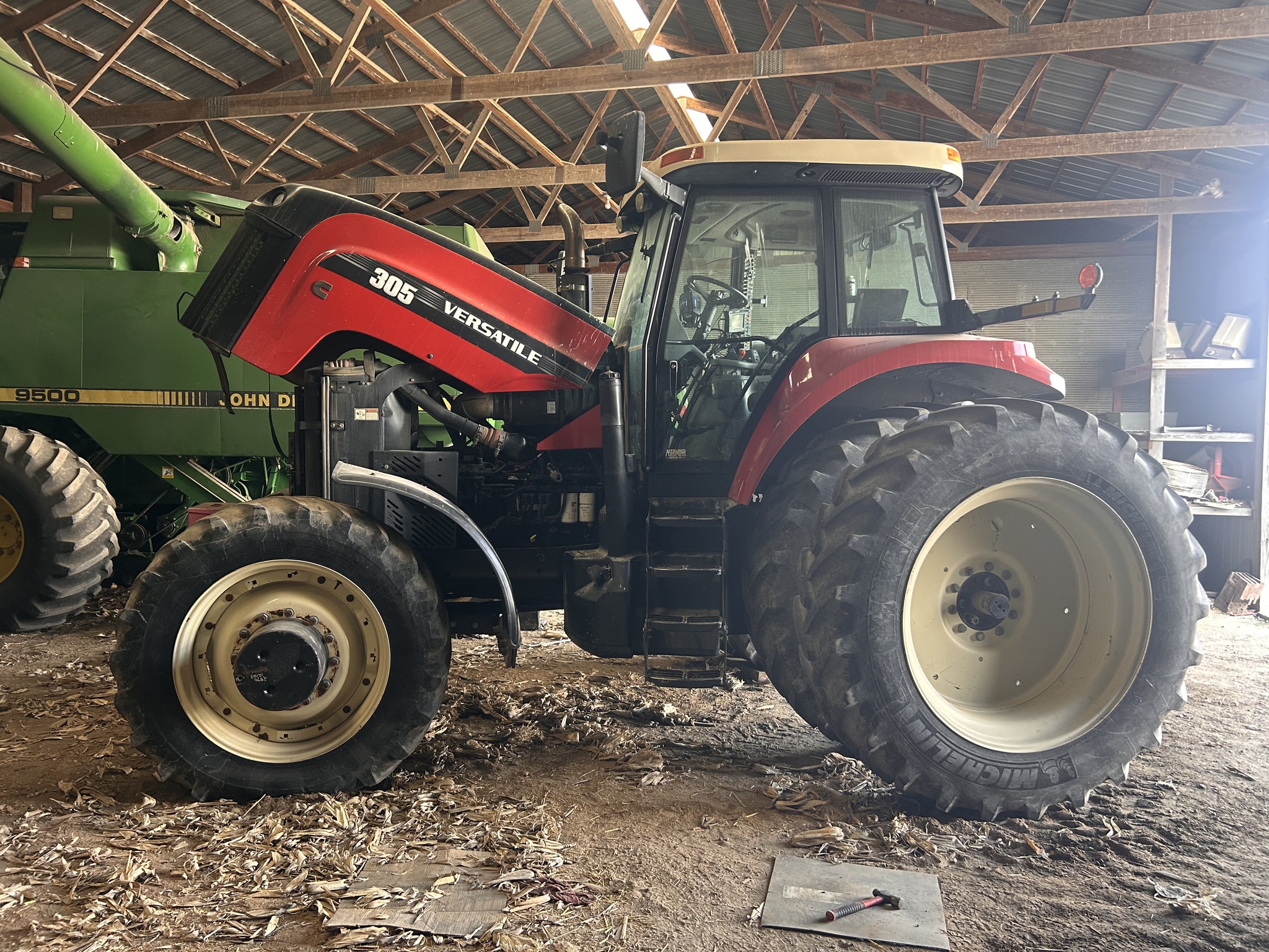 2012 Versatile 305 MFWD Image 2