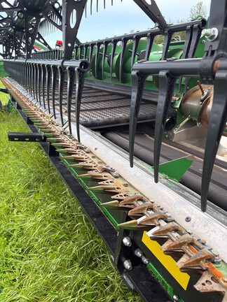 Used 2025 John Deere HDR 50 Combine Platforms at Horizon Ag & Turf in Falher, AB - Photo5