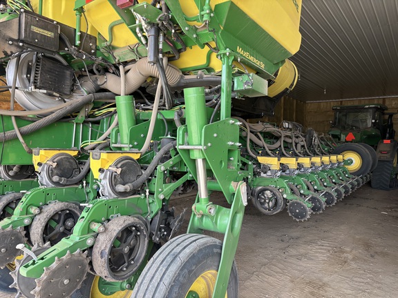 2022 John Deere 1775NT - Photo10