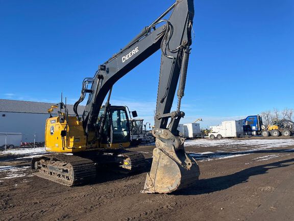 Photo of a 2022 John Deere 245G