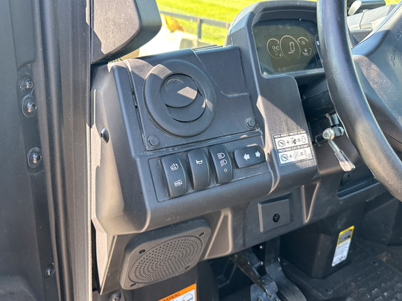 2025 John-Deere XUV 845M HVAC Cab