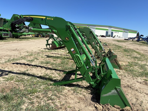 2022 John Deere 640R (2nd thumbnail)