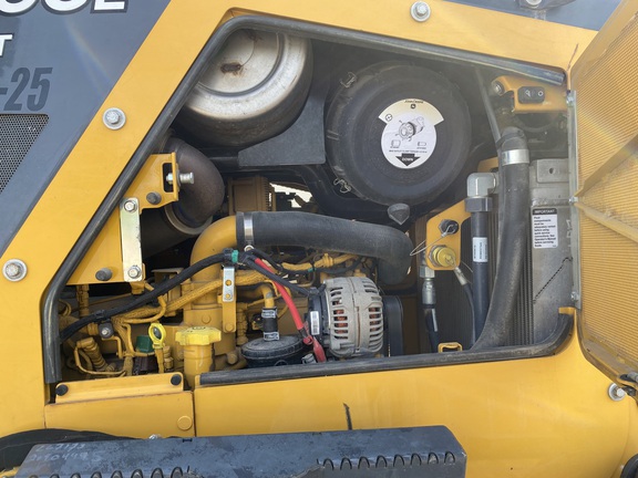 2021 John Deere 700L