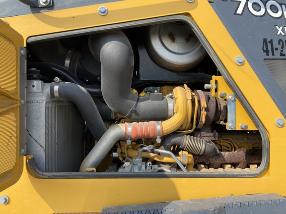 2021 John Deere 700L