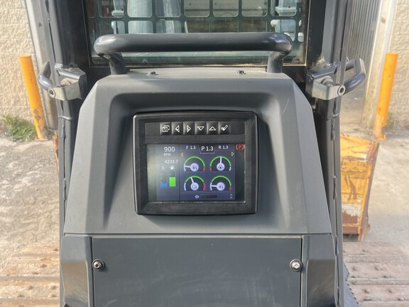 2021 John Deere 700L
