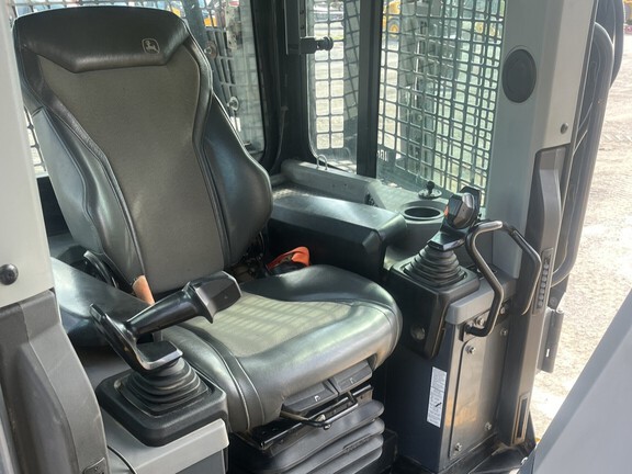 2021 John Deere 700L