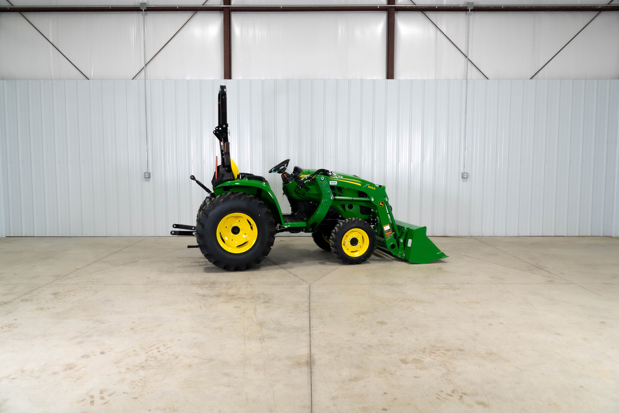 New In-Stock 2026 John Deere 3025E Compact Utility Tractors at Koenig Equipment in Amelia, OH - PhotoXL4