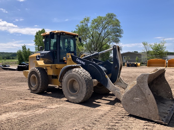 Photo of a 2019 John Deere 544L