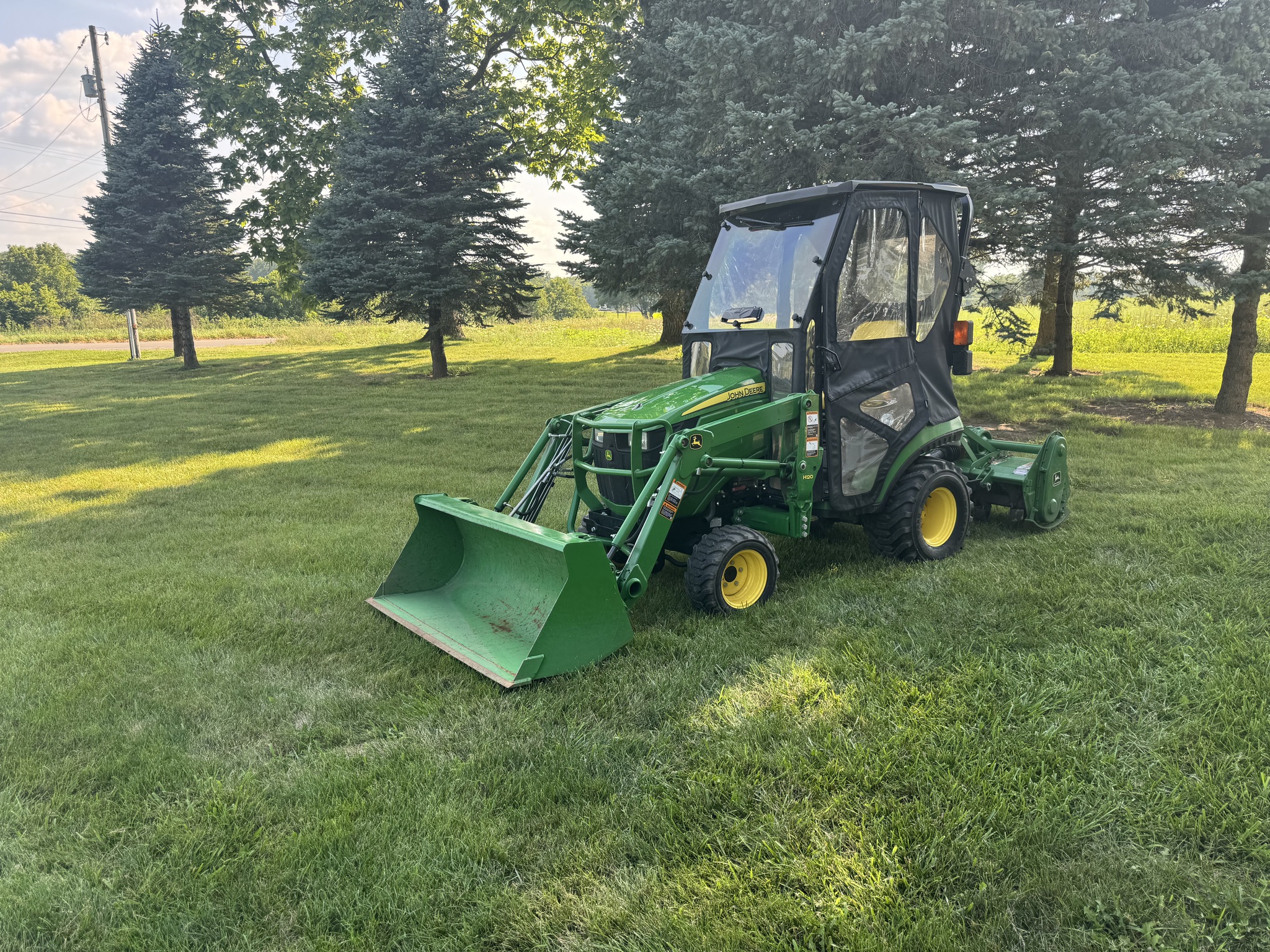 Used 2016 John Deere 1025R Compact Utility Tractors at Koenig Equipment in Urbana, OH - PhotoXL0