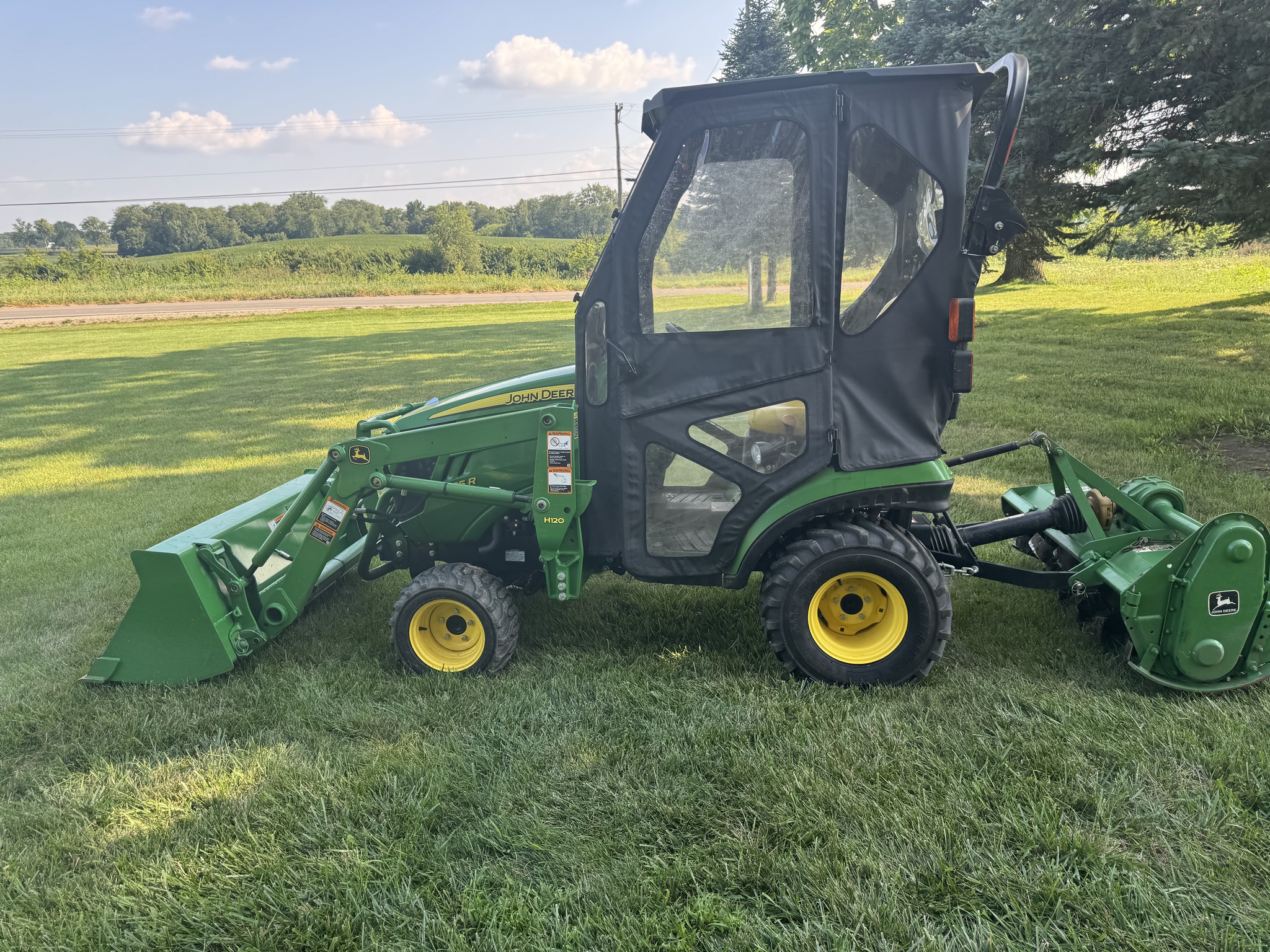 Used 2016 John Deere 1025R Compact Utility Tractors at Koenig Equipment in Urbana, OH - PhotoXL7