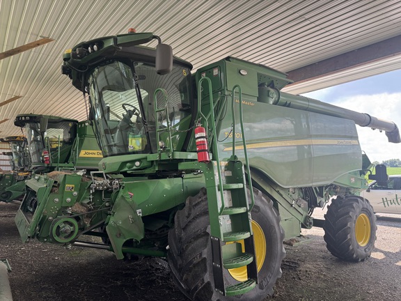 Photo of 2023 John Deere T670