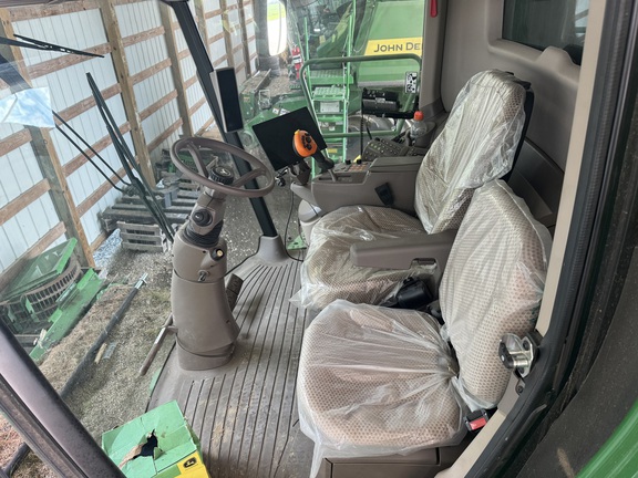 Photo of 2023 John Deere T670