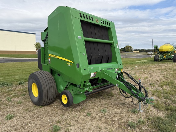  John Deere 560M