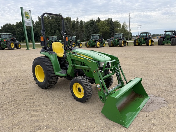  John Deere 3038E
