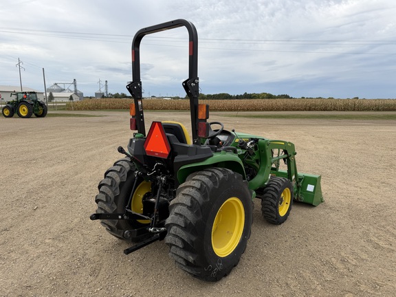 2025 John Deere 3038E - Photo3