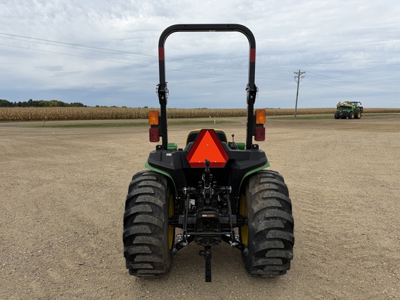 2025 John Deere 3038E - Photo4
