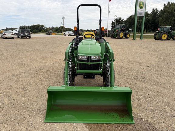 2025 John Deere 3038E - Photo8